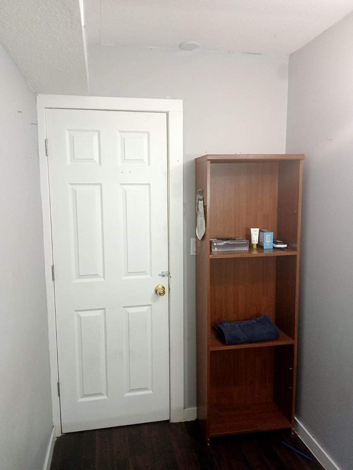 סארי Budget Room Near Vancouver - Year End Sale 89 Cad Only מראה חיצוני תמונה